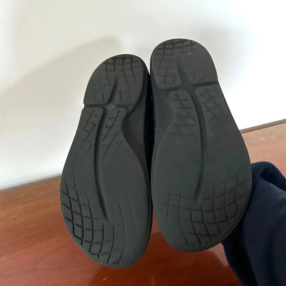 OOFOS Black Thong Rubber Comfort Flip-Flop Sandal Unisex - Picture 5 of 6